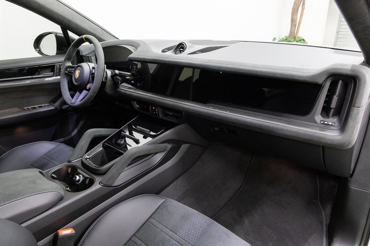 2024 Porsche Cayenne Turbo GT - Photo 13 - Concord, CA 94520