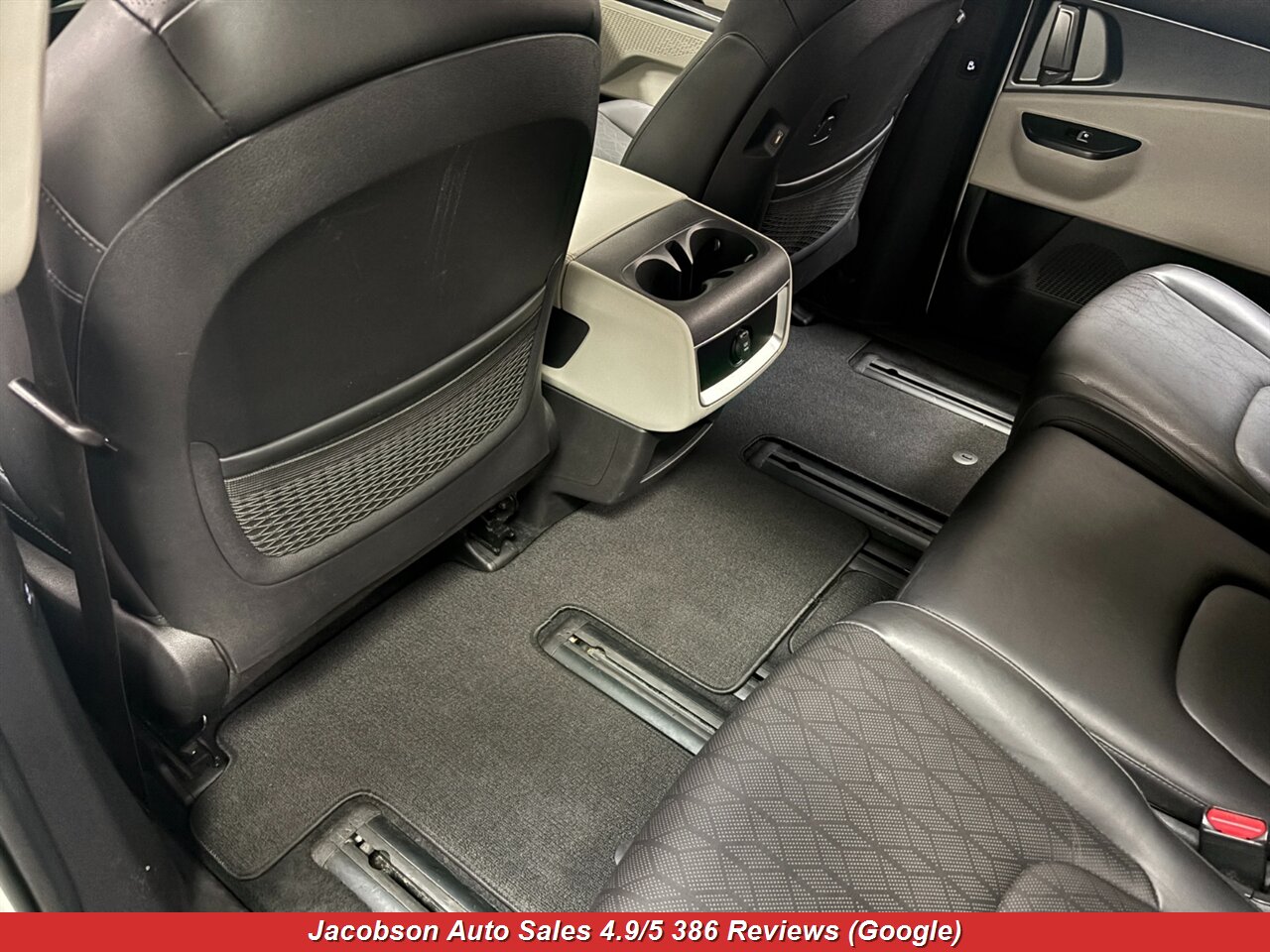 2024 Kia Carnival LX - Photo 38 - Oshkosh, WI 54901