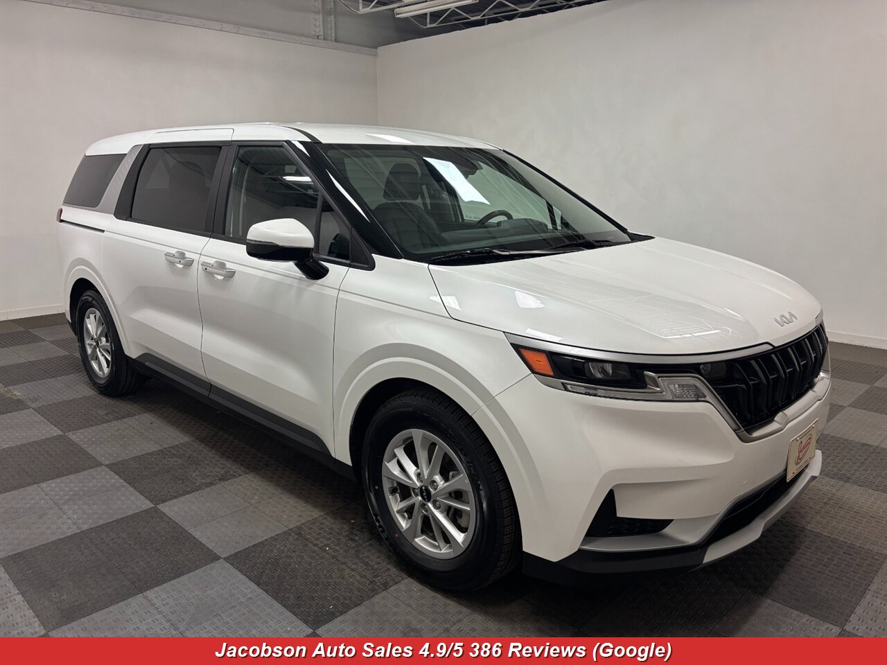 2024 Kia Carnival LX - Photo 3 - Oshkosh, WI 54901