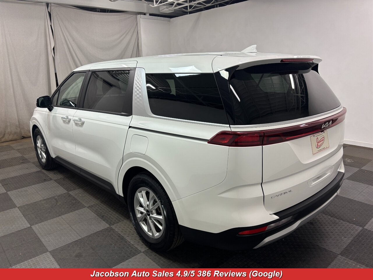 2024 Kia Carnival LX - Photo 54 - Oshkosh, WI 54901