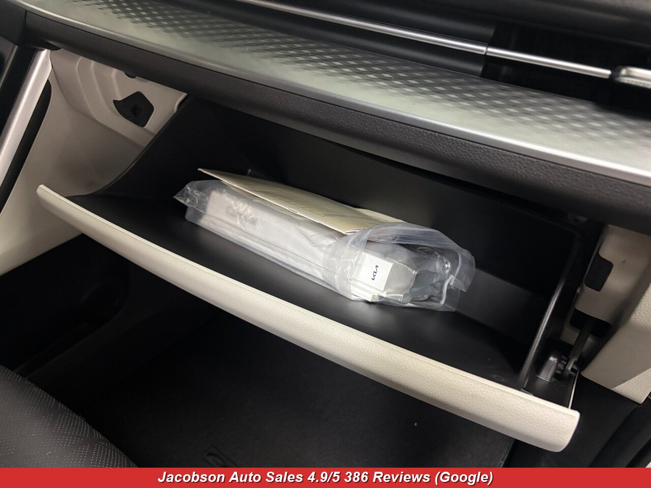 2024 Kia Carnival LX - Photo 49 - Oshkosh, WI 54901