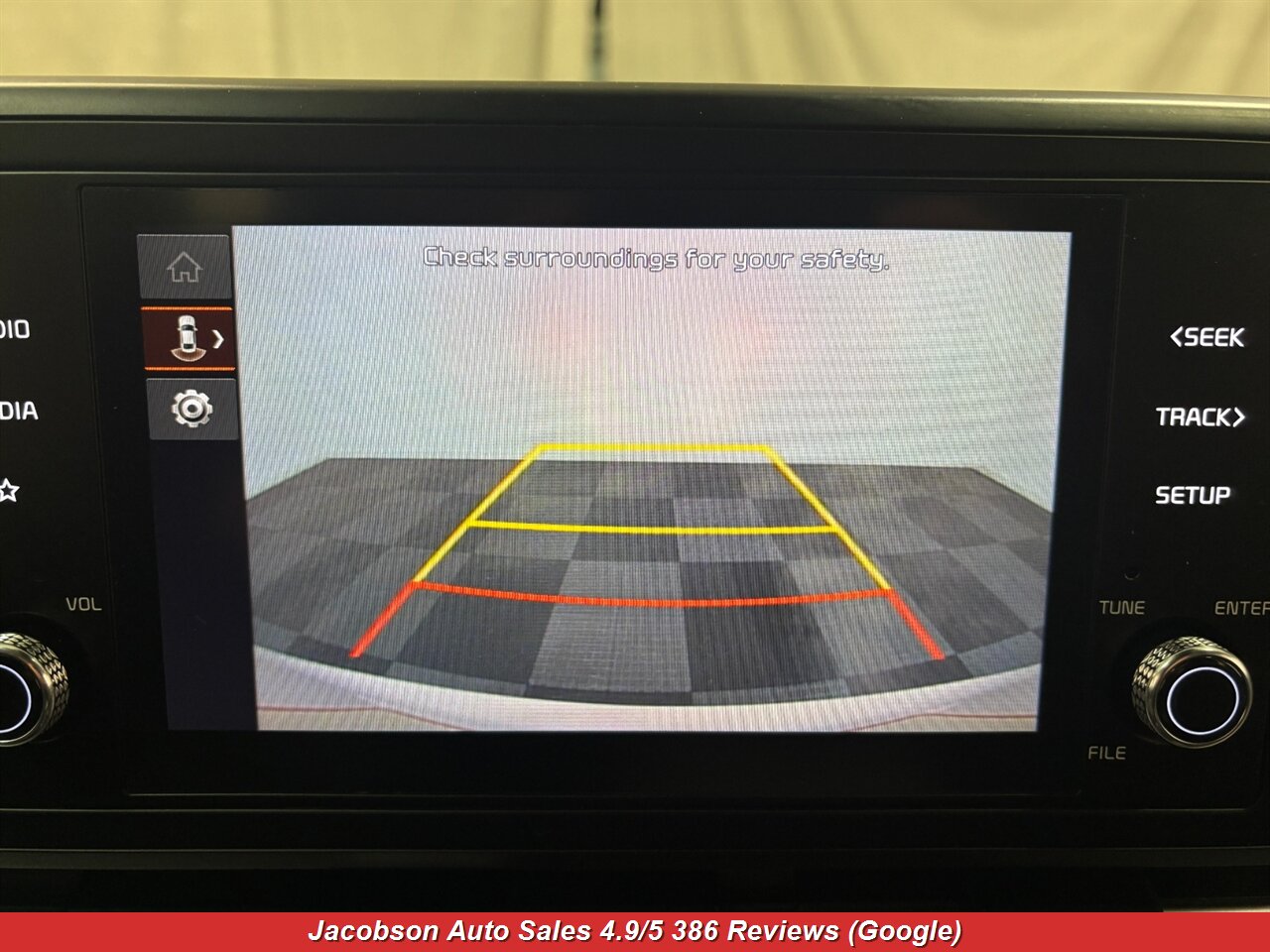 2024 Kia Carnival LX - Photo 18 - Oshkosh, WI 54901