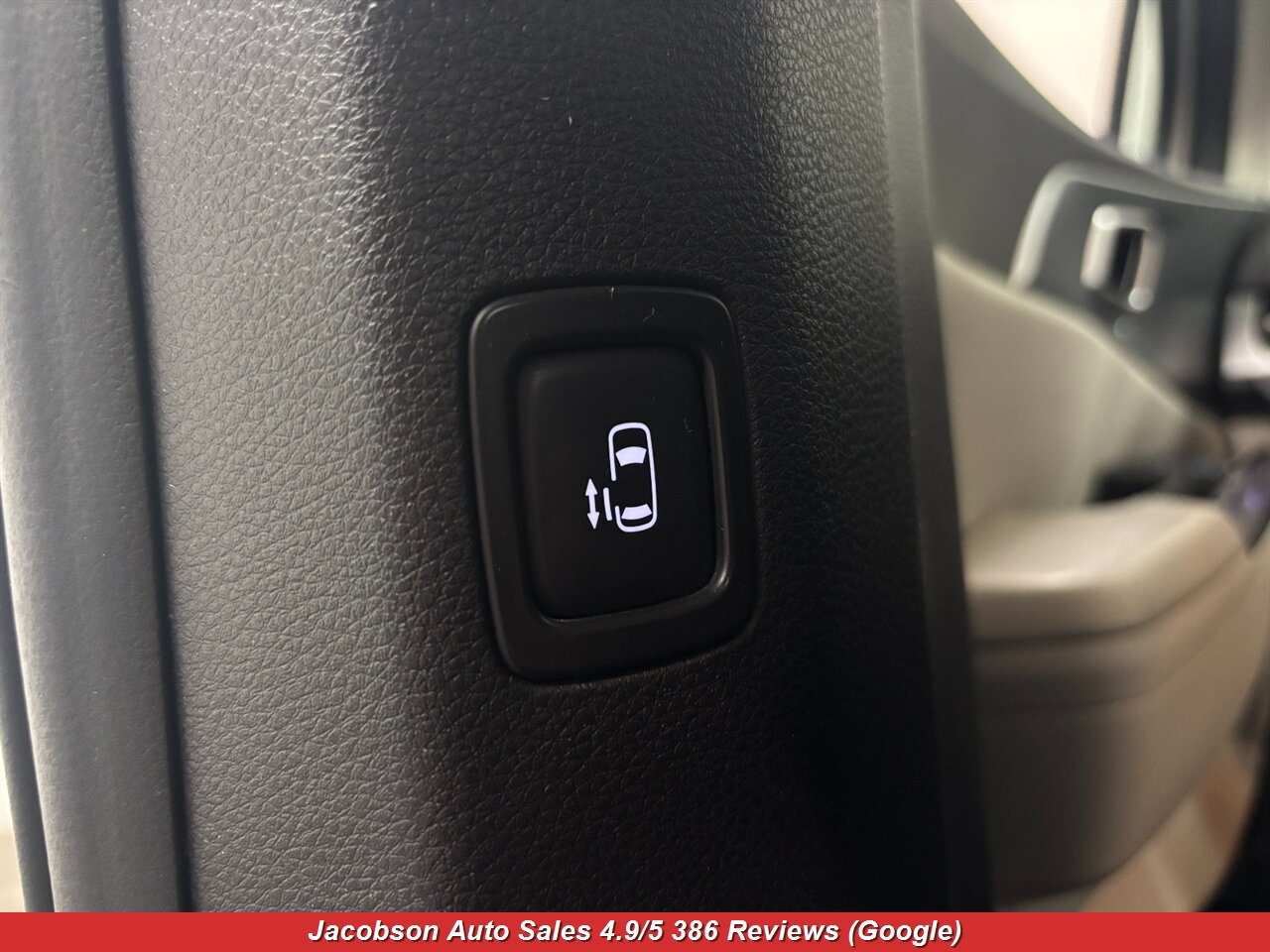 2024 Kia Carnival LX - Photo 40 - Oshkosh, WI 54901