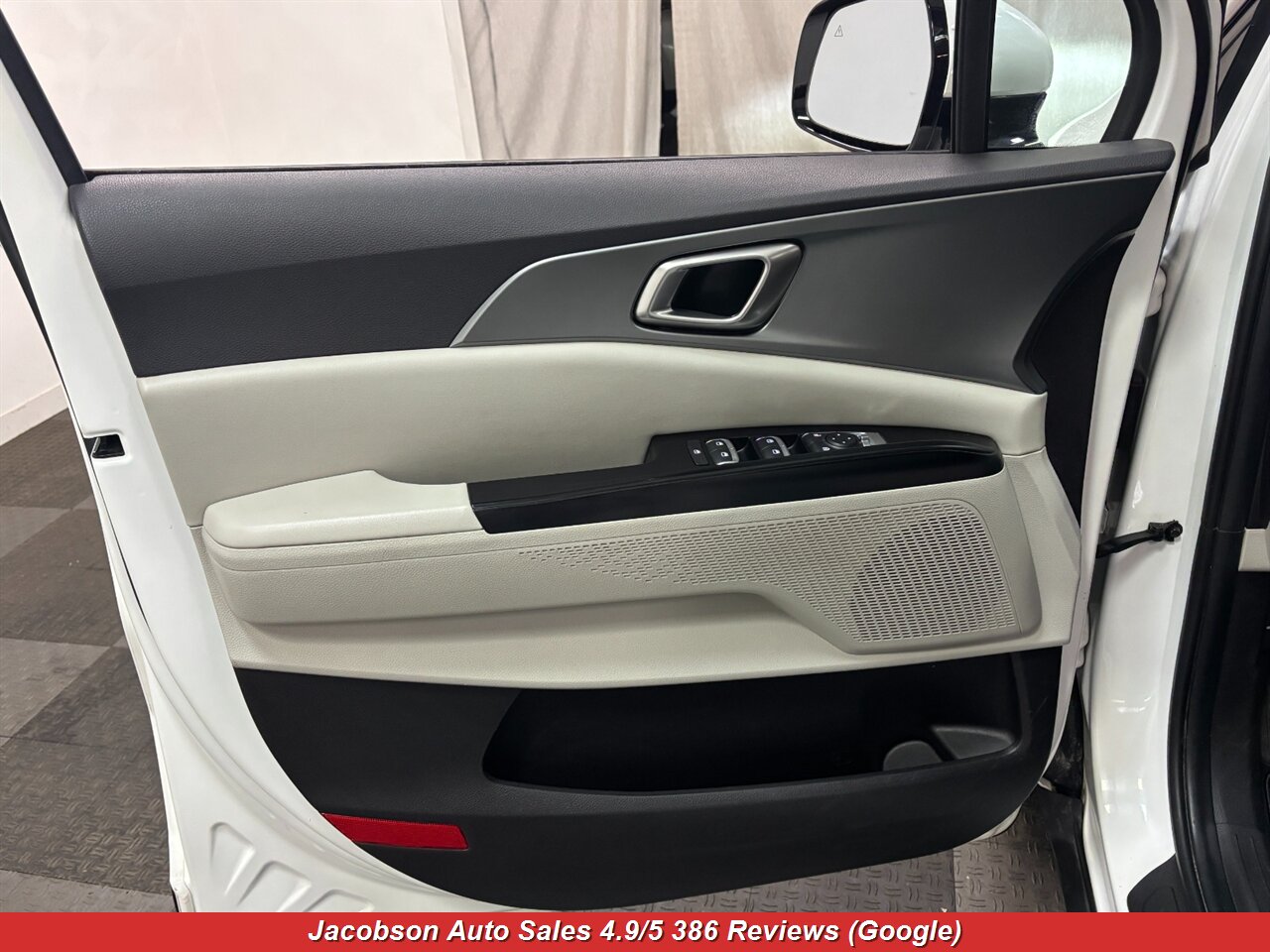 2024 Kia Carnival LX - Photo 30 - Oshkosh, WI 54901