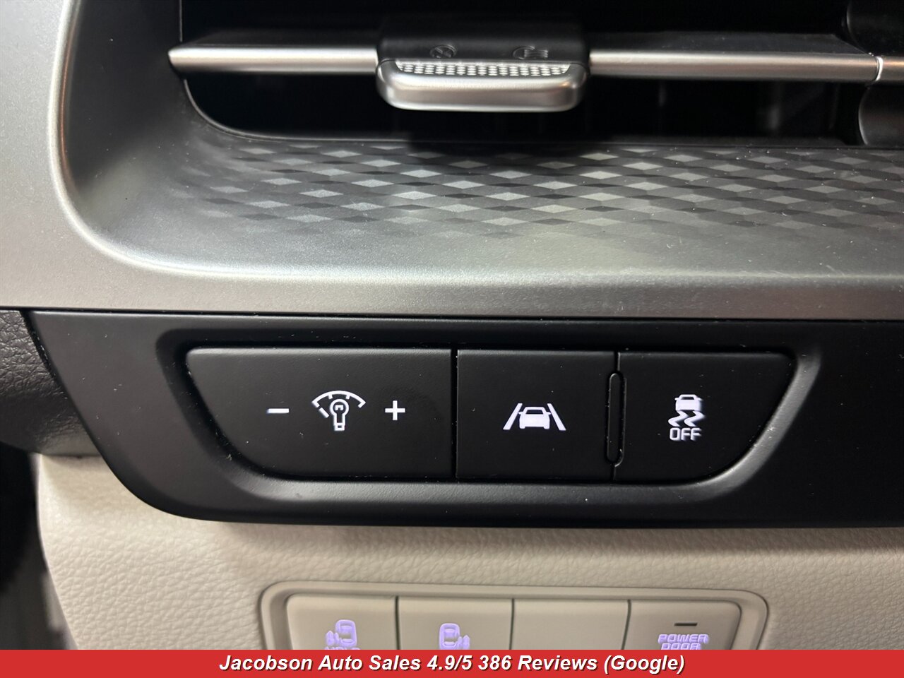 2024 Kia Carnival LX - Photo 7 - Oshkosh, WI 54901