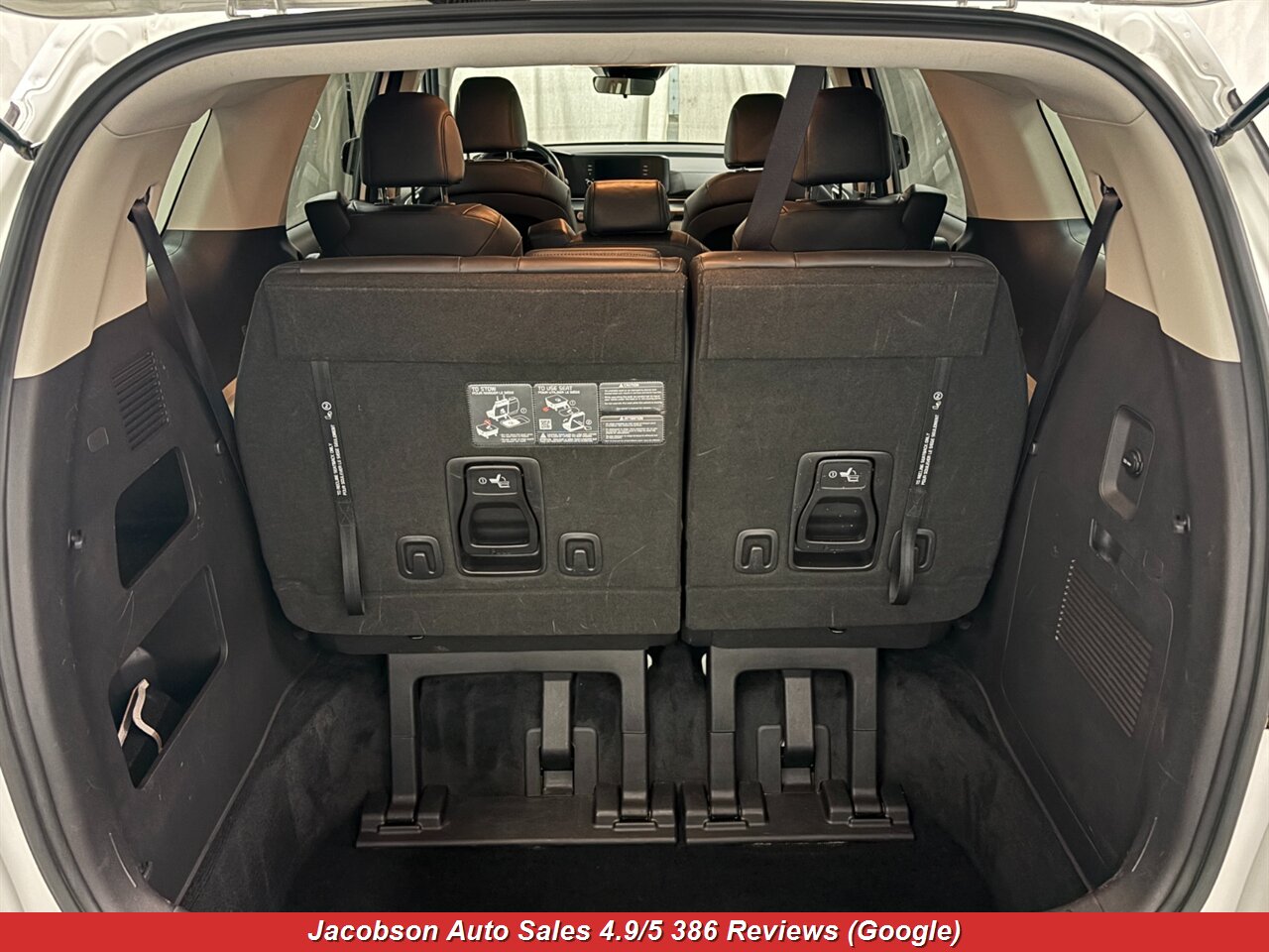 2024 Kia Carnival LX - Photo 52 - Oshkosh, WI 54901