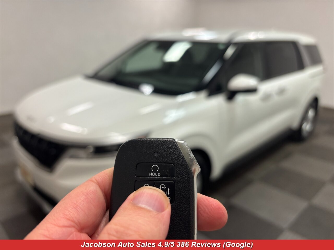 2024 Kia Carnival LX - Photo 5 - Oshkosh, WI 54901