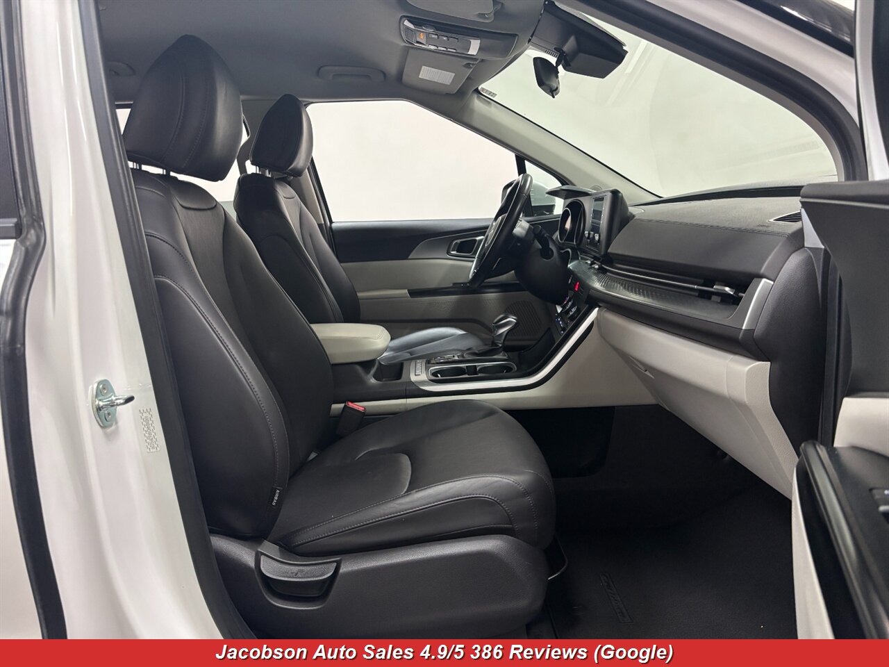 2024 Kia Carnival LX - Photo 47 - Oshkosh, WI 54901