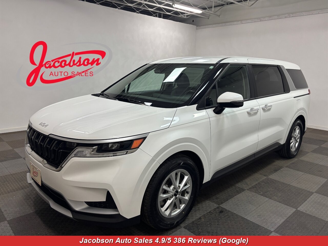 2024 Kia Carnival LX   - Photo 1 - Oshkosh, WI 54901