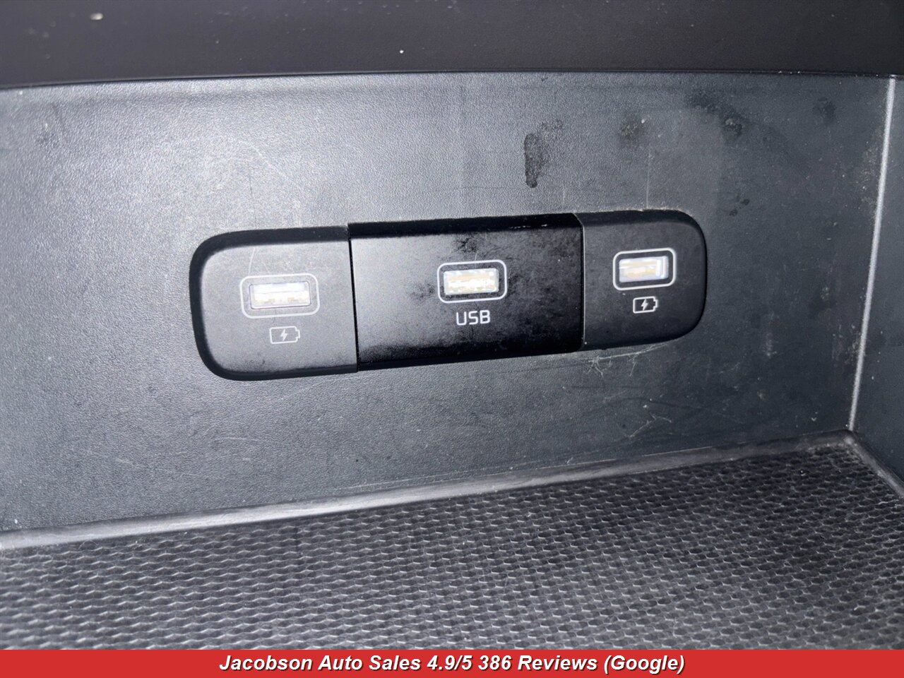 2024 Kia Carnival LX - Photo 25 - Oshkosh, WI 54901