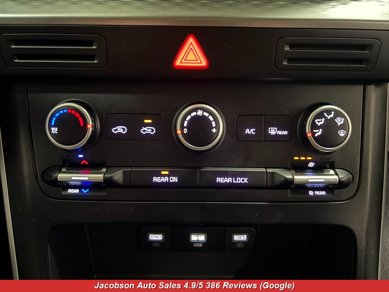 2024 Kia Carnival LX - Photo 22 - Oshkosh, WI 54901