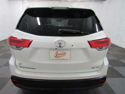 2017 Toyota Highlander XLE AWD   - Photo 48 - Oshkosh, WI 54901