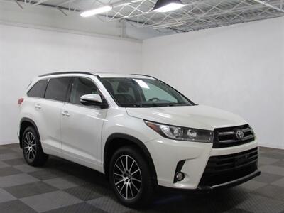 2017 Toyota Highlander XLE AWD   - Photo 3 - Oshkosh, WI 54901