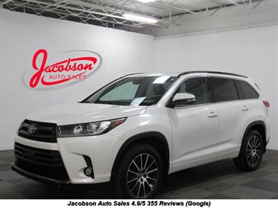 2017 Toyota Highlander XLE AWD   - Photo 1 - Oshkosh, WI 54901