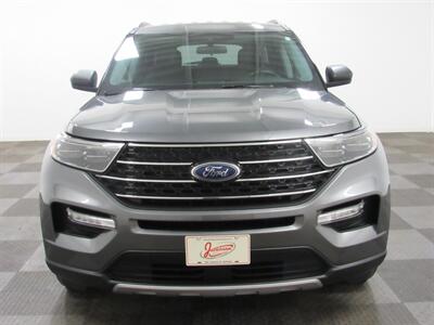 2022 Ford Explorer XLT AWD   - Photo 2 - Oshkosh, WI 54901