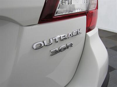 2018 Subaru Outback 3.6R Touring AWD   - Photo 47 - Oshkosh, WI 54901