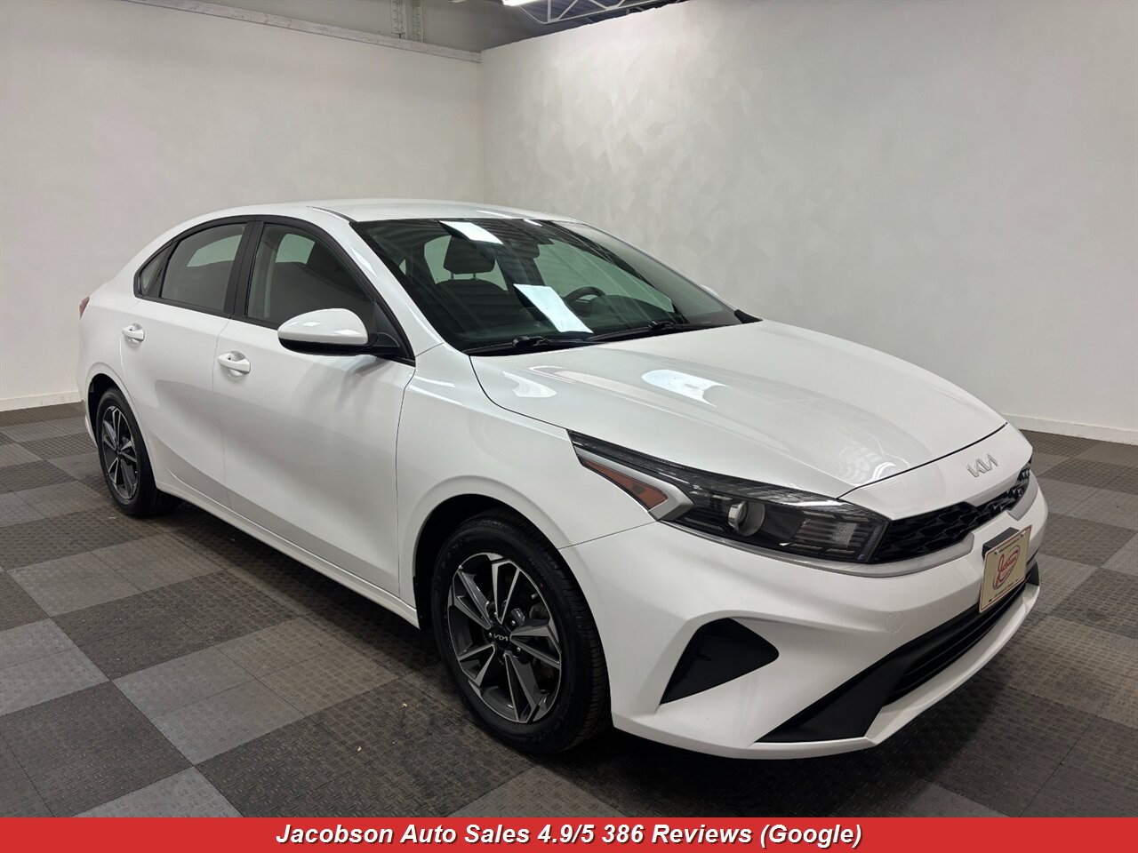 2024 Kia Forte LXS - Photo 3 - Oshkosh, WI 54901