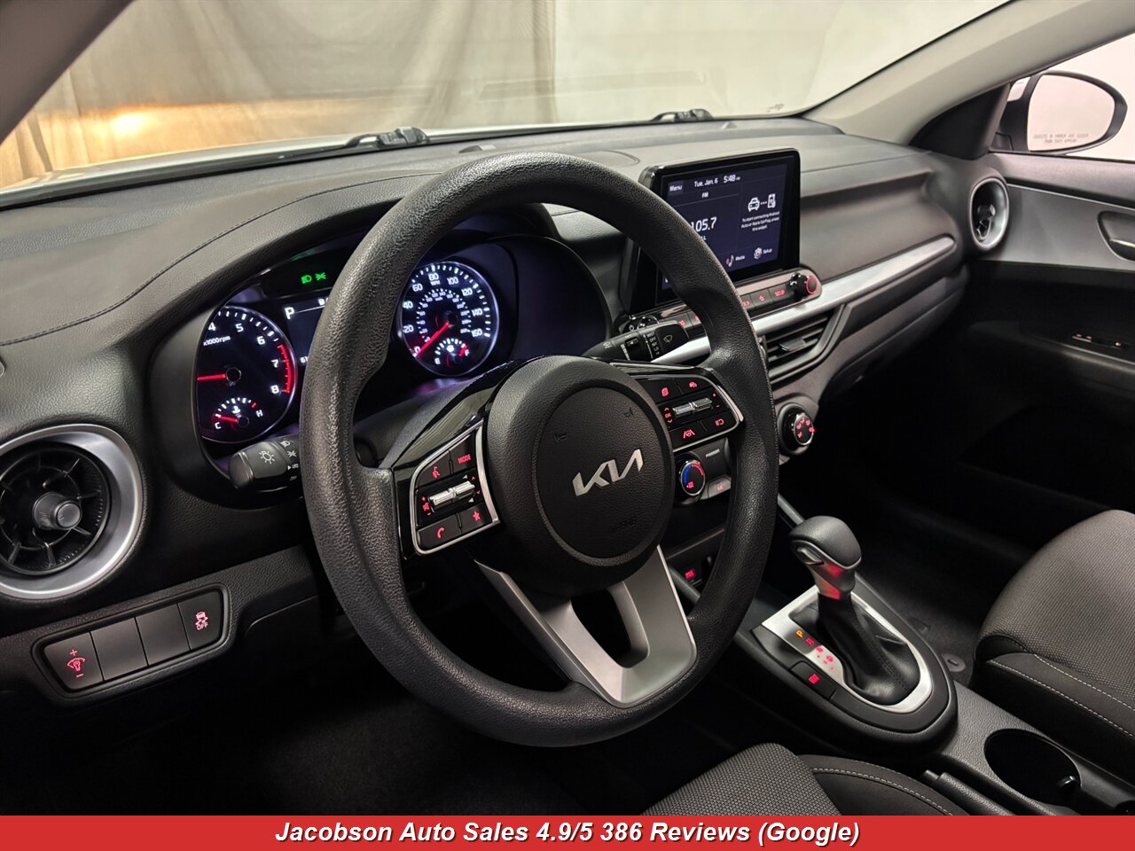 2024 Kia Forte LXS - Photo 5 - Oshkosh, WI 54901