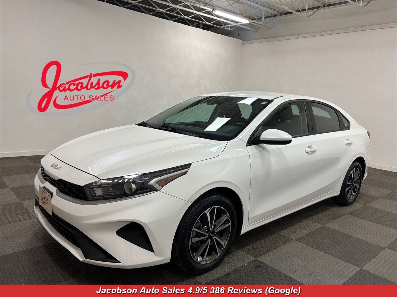 2024 Kia Forte LXS   - Photo 1 - Oshkosh, WI 54901