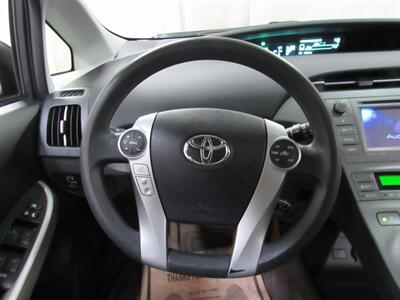 2013 Toyota Prius Three   - Photo 7 - Oshkosh, WI 54901