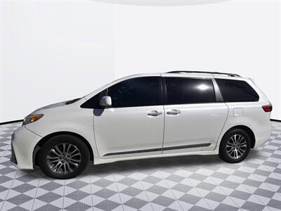 2019 Toyota Sienna XLE Premium 8-Passenger - Photo 6 - Midway City, CA 92655