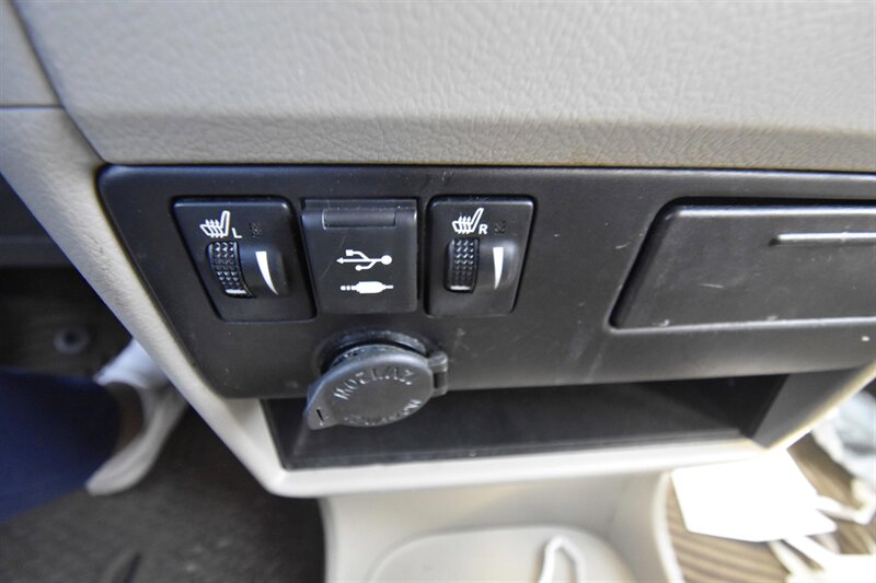 2019 Toyota Sienna XLE Premium 8-Passenger - Photo 14 - Midway City, CA 92655