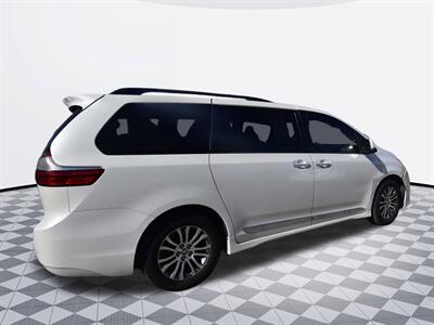 2019 Toyota Sienna XLE Premium 8-Passenger - Photo 3 - Midway City, CA 92655