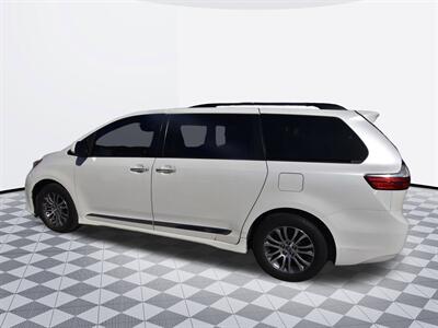 2019 Toyota Sienna XLE Premium 8-Passenger - Photo 4 - Midway City, CA 92655
