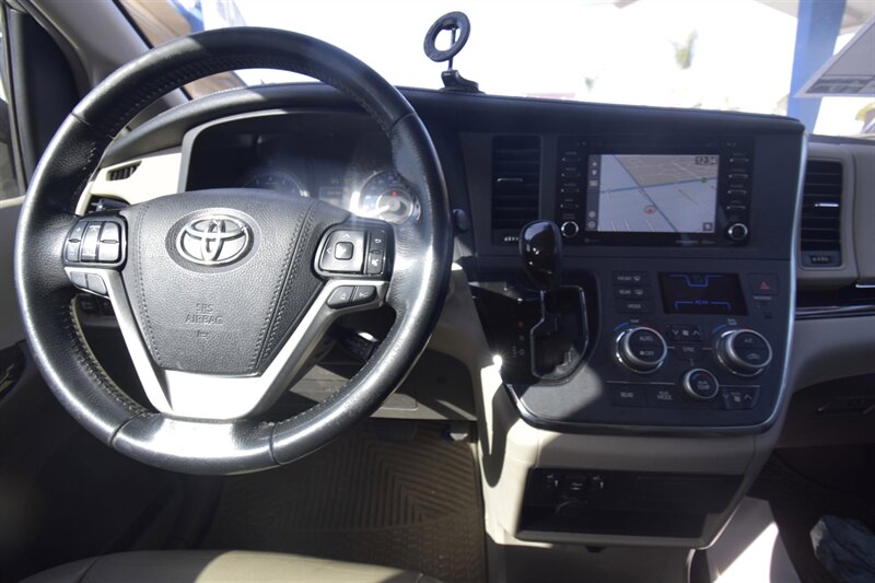2019 Toyota Sienna XLE Premium 8-Passenger - Photo 7 - Midway City, CA 92655