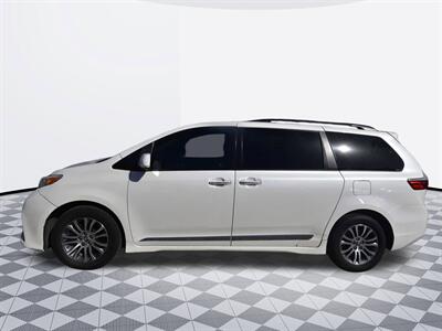 2019 Toyota Sienna XLE Premium 8-Passenger - Photo 2 - Midway City, CA 92655