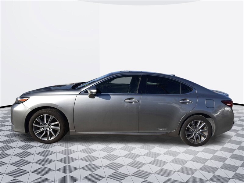 2016 Lexus ES 300h Hybrid   - Photo 2 - Midway City, CA 92655