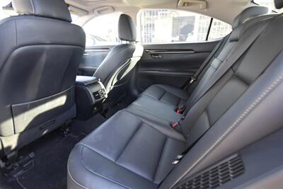 2016 Lexus ES 300h Hybrid   - Photo 11 - Midway City, CA 92655