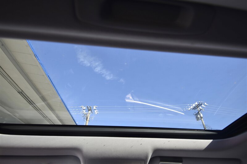 2016 Lexus ES 300h Hybrid   - Photo 14 - Midway City, CA 92655