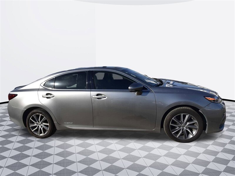 2016 Lexus ES 300h Hybrid   - Photo 4 - Midway City, CA 92655
