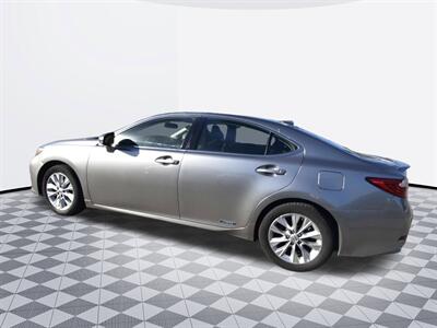2015 Lexus ES 300h Hybrid - Photo 3 - Midway City, CA 92655