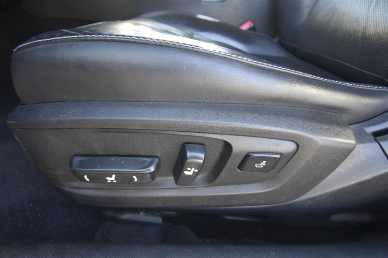 2015 Lexus ES 300h Hybrid - Photo 16 - Midway City, CA 92655