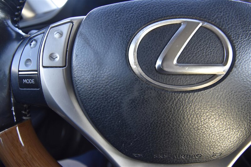 2015 Lexus ES 300h Hybrid - Photo 13 - Midway City, CA 92655