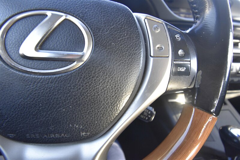 2015 Lexus ES 300h Hybrid - Photo 14 - Midway City, CA 92655