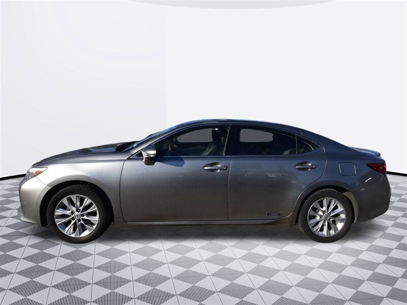 2015 Lexus ES 300h Hybrid - Photo 2 - Midway City, CA 92655