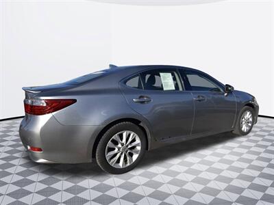 2015 Lexus ES 300h Hybrid - Photo 4 - Midway City, CA 92655