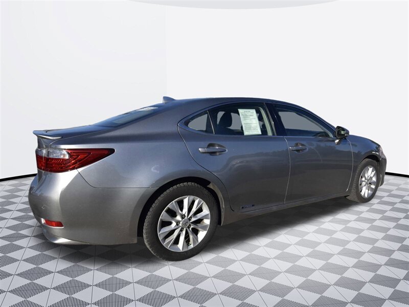 2015 Lexus ES 300h Hybrid - Photo 4 - Midway City, CA 92655