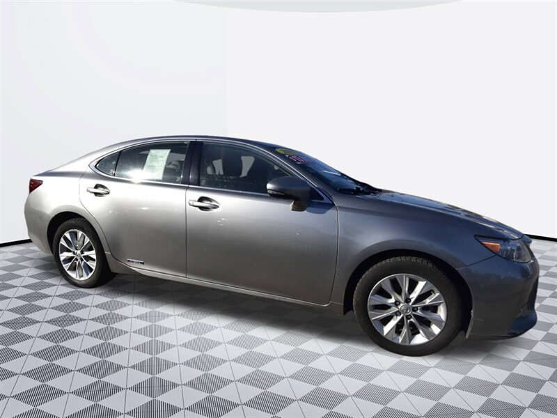 2015 Lexus ES 300h Hybrid - Photo 5 - Midway City, CA 92655