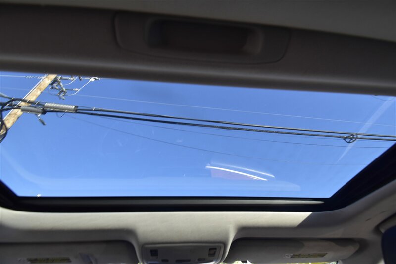 2015 Lexus ES 300h Hybrid - Photo 17 - Midway City, CA 92655