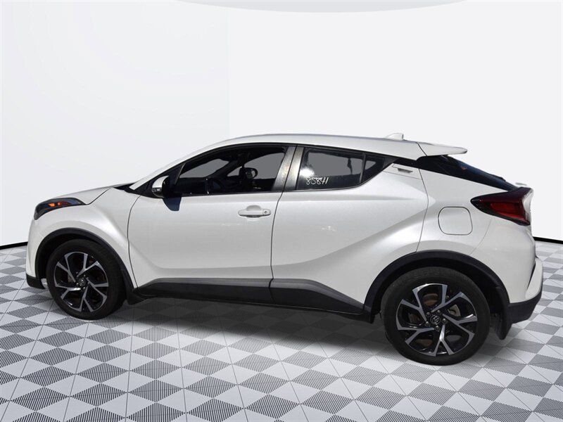2018 Toyota C-HR XLE Premium - Photo 4 - Midway City, CA 92655