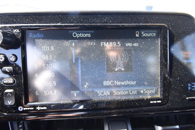 2018 Toyota C-HR XLE Premium - Photo 10 - Midway City, CA 92655