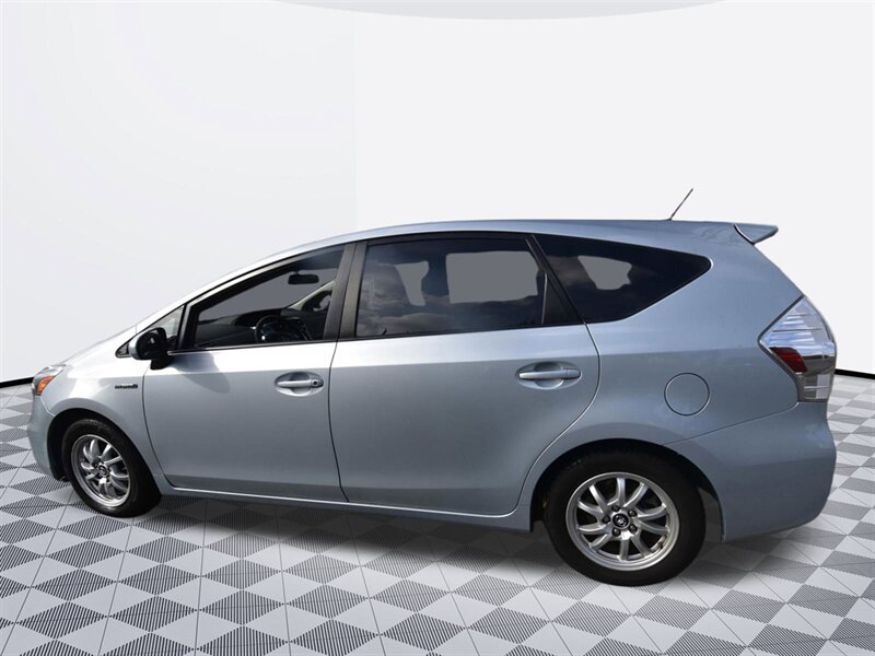 2012 Toyota Prius v Three   - Photo 4 - Midway City, CA 92655