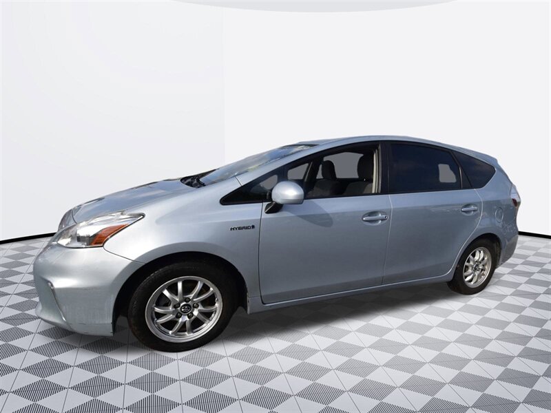 2012 Toyota Prius v Three   - Photo 5 - Midway City, CA 92655