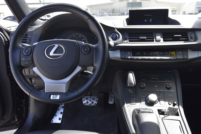 2015 Lexus CT 200h photo