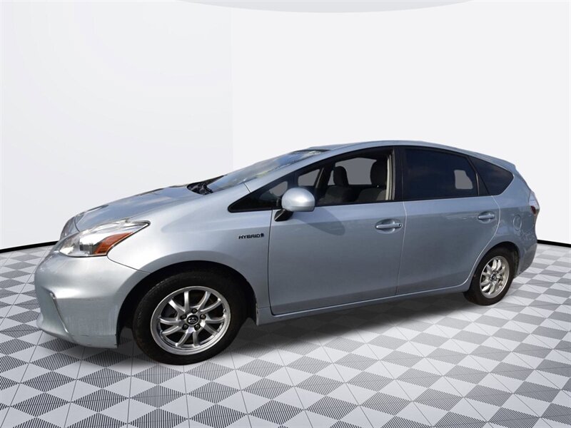2012 Toyota Prius v Three   - Photo 5 - Midway City, CA 92655