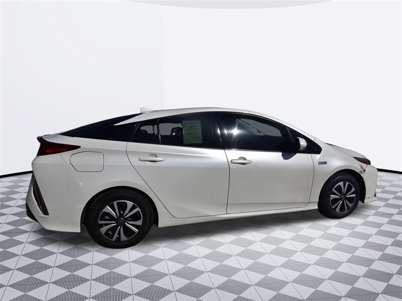 2018 Toyota Prius Prime Advanced - Photo 3 - Midway City, CA 92655